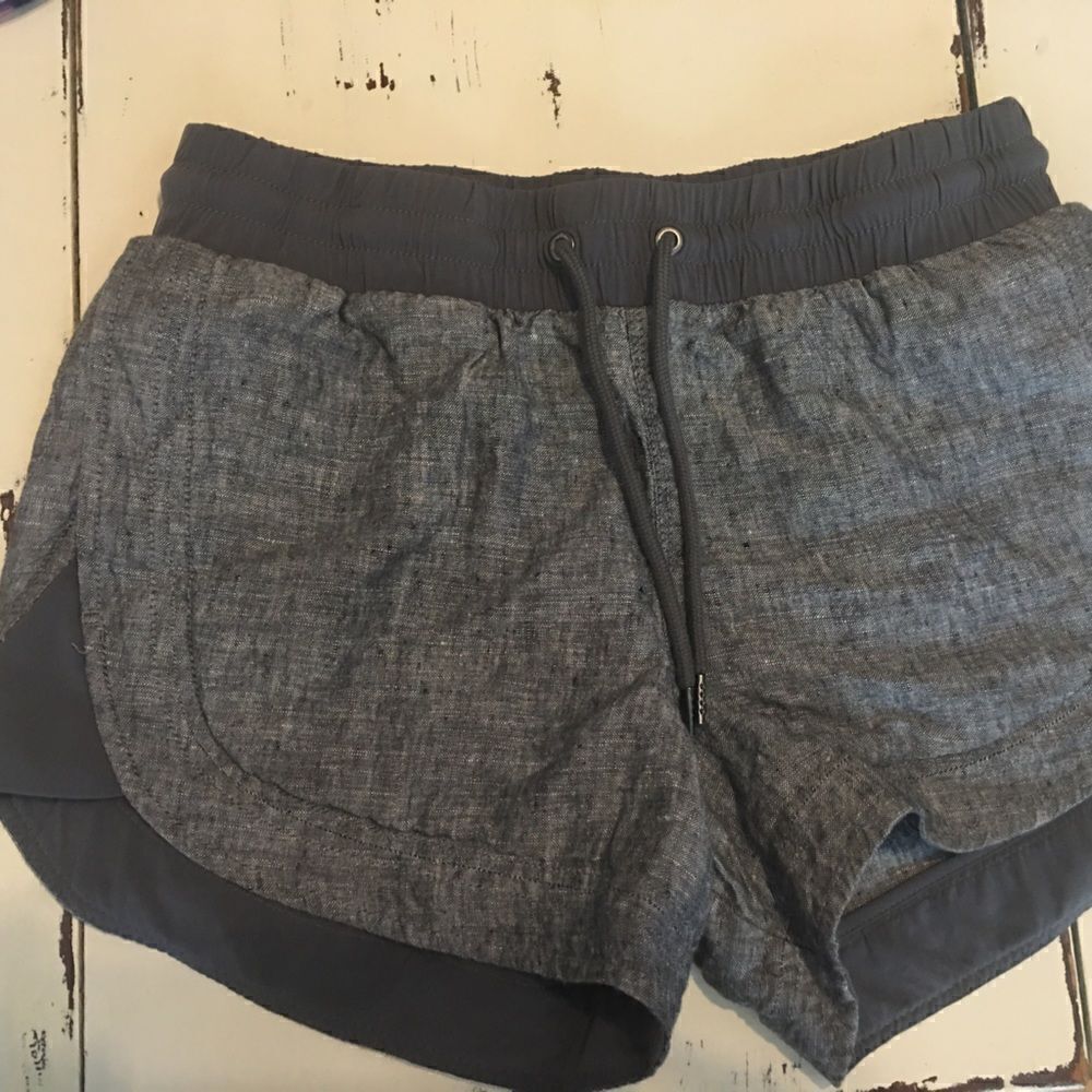 Athleta size 2 gray shorts drawstring